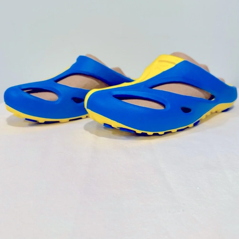 New Keen Shanti Arts Clog Ukraine Mens 11-12 Yellow Blue Foam Sandals Ukrainian